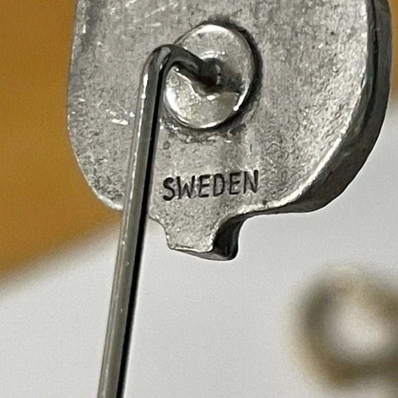 Vintage Lot of 4 Hat Pins Floral Sweden Wood Metal - Picture 5 of 5